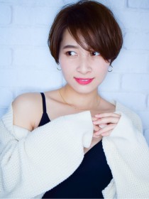 2019年春夏人気大人かわいい斜めバング小顔丸みショート