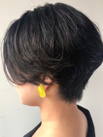 センターパートショートボブ