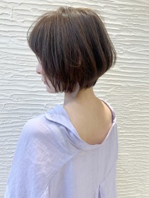 大人可愛い前下がりショートボブ