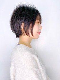 秋冬人気首元スッキリ大人ショートボブ耳かけ