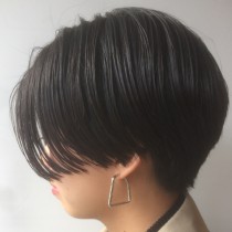 センターパートショートボブ