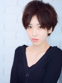2019年春夏人気前下がり耳かけ丸みショート