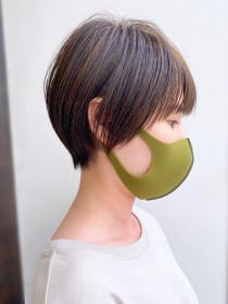 大人かわいいパレットハイライトショートボブ