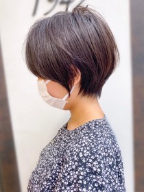 大人かわいい夏ショートボブ耳かけ