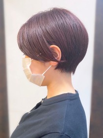 大人かわいいモーブピンクショートボブ耳かけ