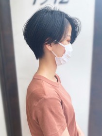 女性らしさのある柔らかいハンサムショート