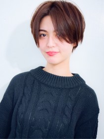 今年流行大人かわいい小顔丸みショート