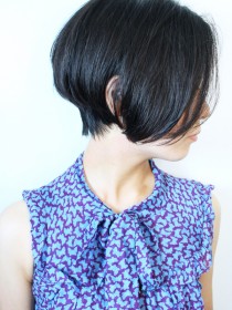 2020年夏人気前下がりショートボブ似合わせカット