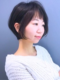 大人かわいいワンサイド前下がりショート