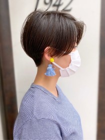 大人ナチュラル刈り上げショートボブ耳かけ